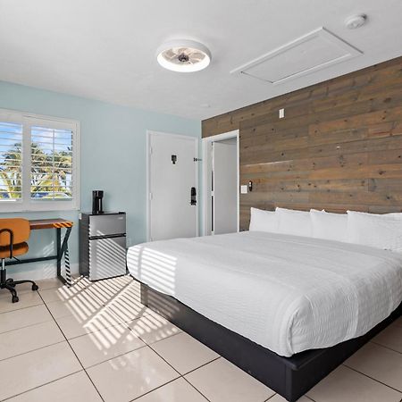 Standard Hotel Room - King Bed #2 Fort Pierce Exterior photo