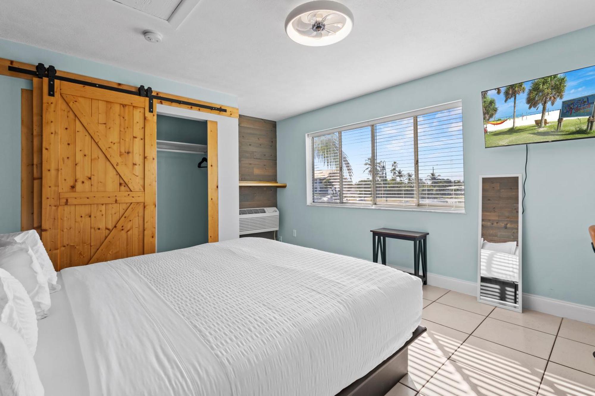Standard Hotel Room - King Bed #2 Fort Pierce Exterior photo